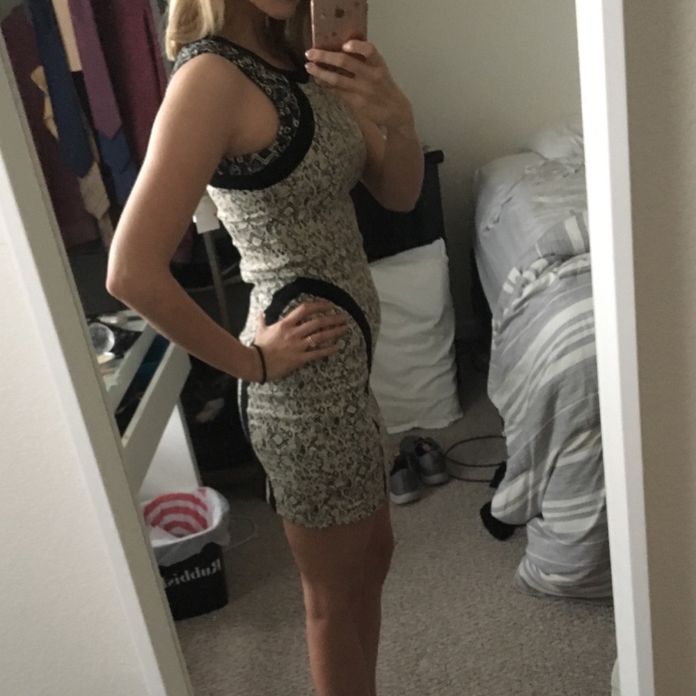 Size S Parker Black & White Printed Mini Dress - Picture 8 of 8